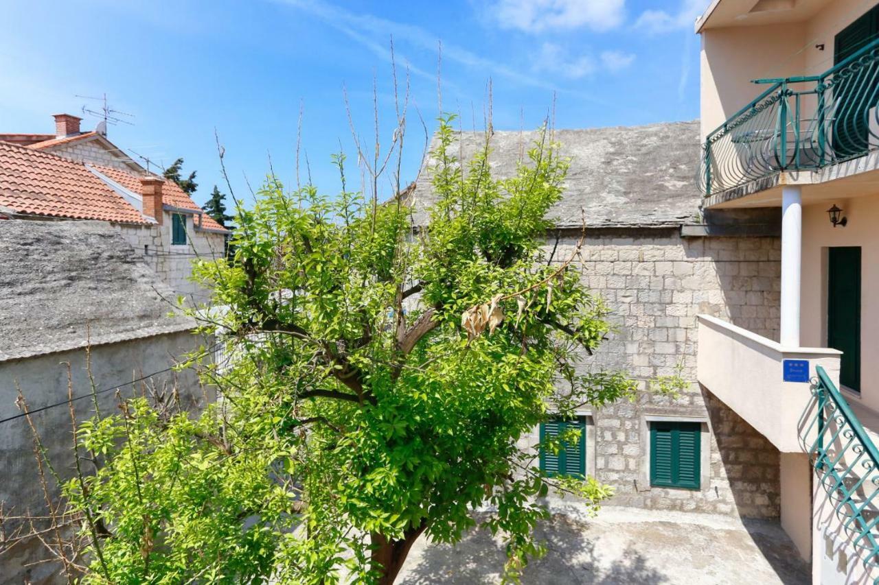 Apartments And Rooms Stone House Split Bagian luar foto