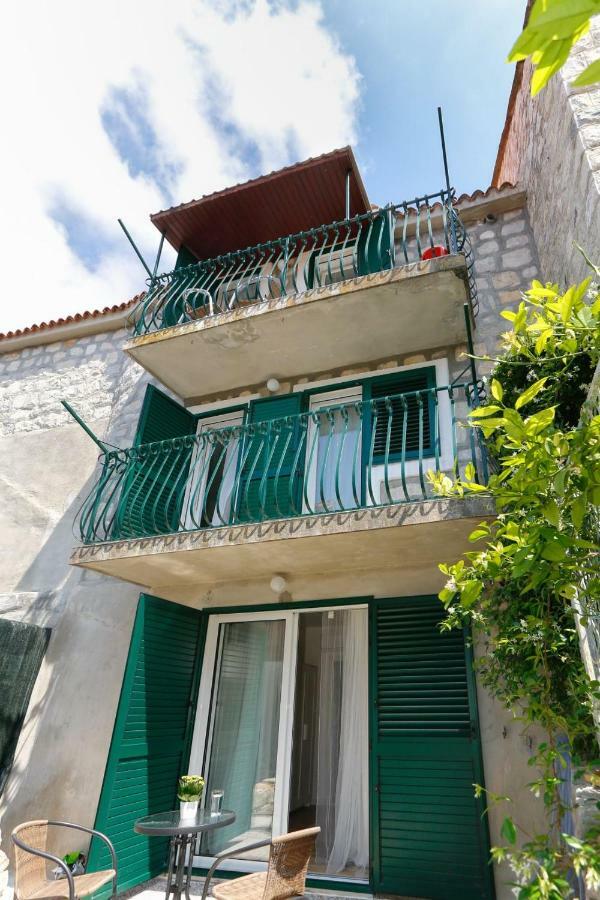 Apartments And Rooms Stone House Split Bagian luar foto