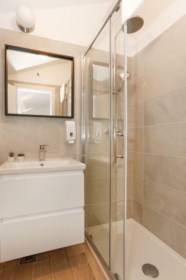 Apartments And Rooms Stone House Split Bagian luar foto
