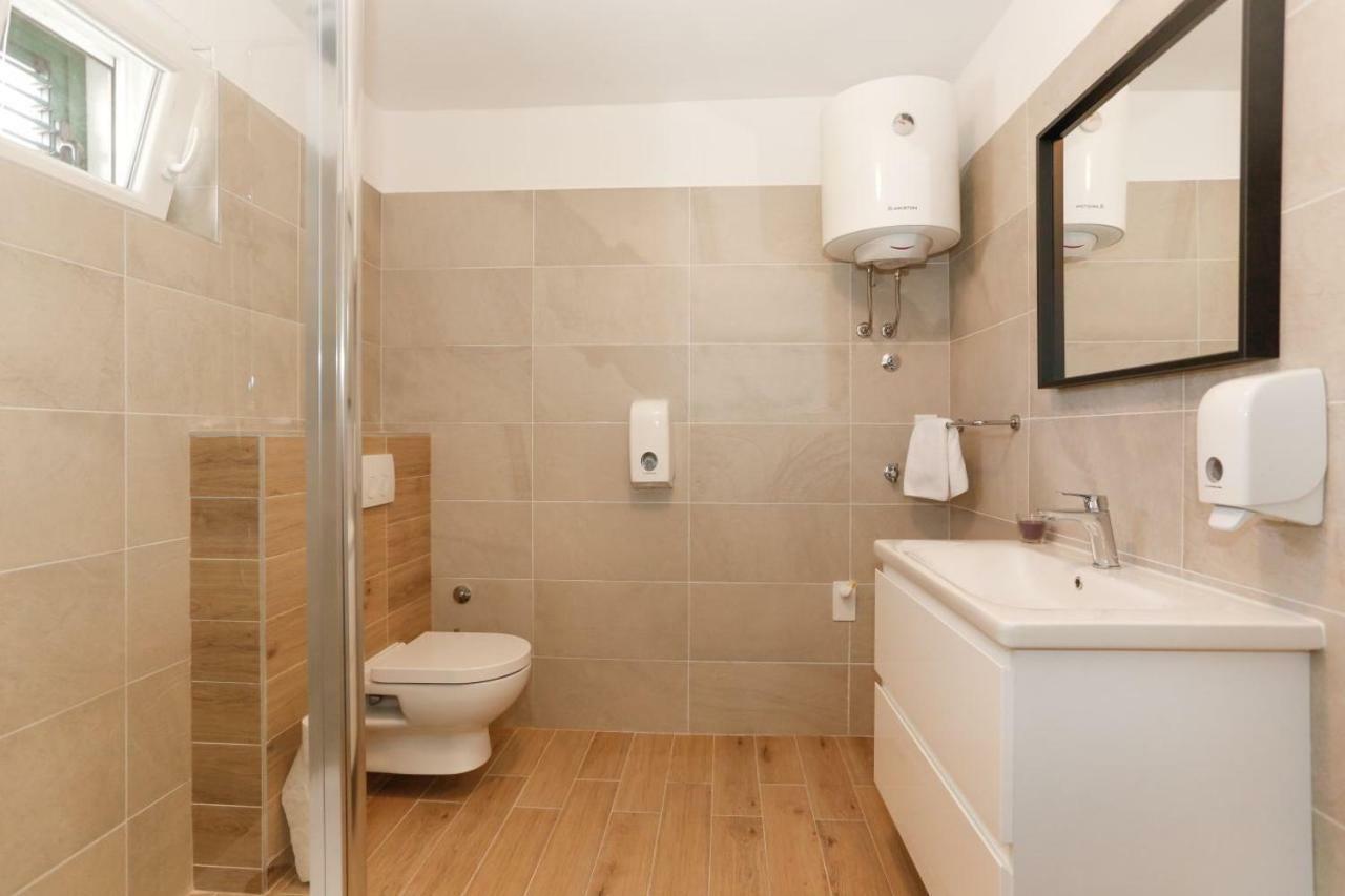 Apartments And Rooms Stone House Split Bagian luar foto