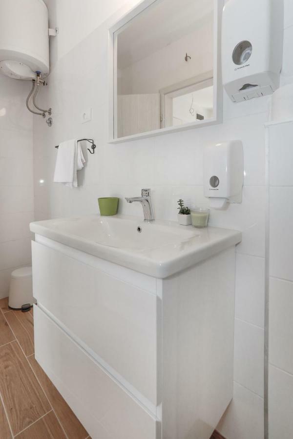 Apartments And Rooms Stone House Split Bagian luar foto