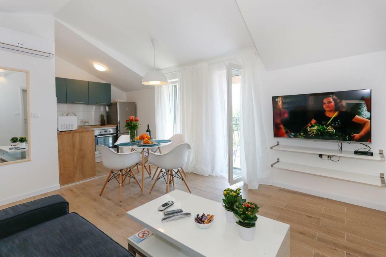 Apartments And Rooms Stone House Split Bagian luar foto