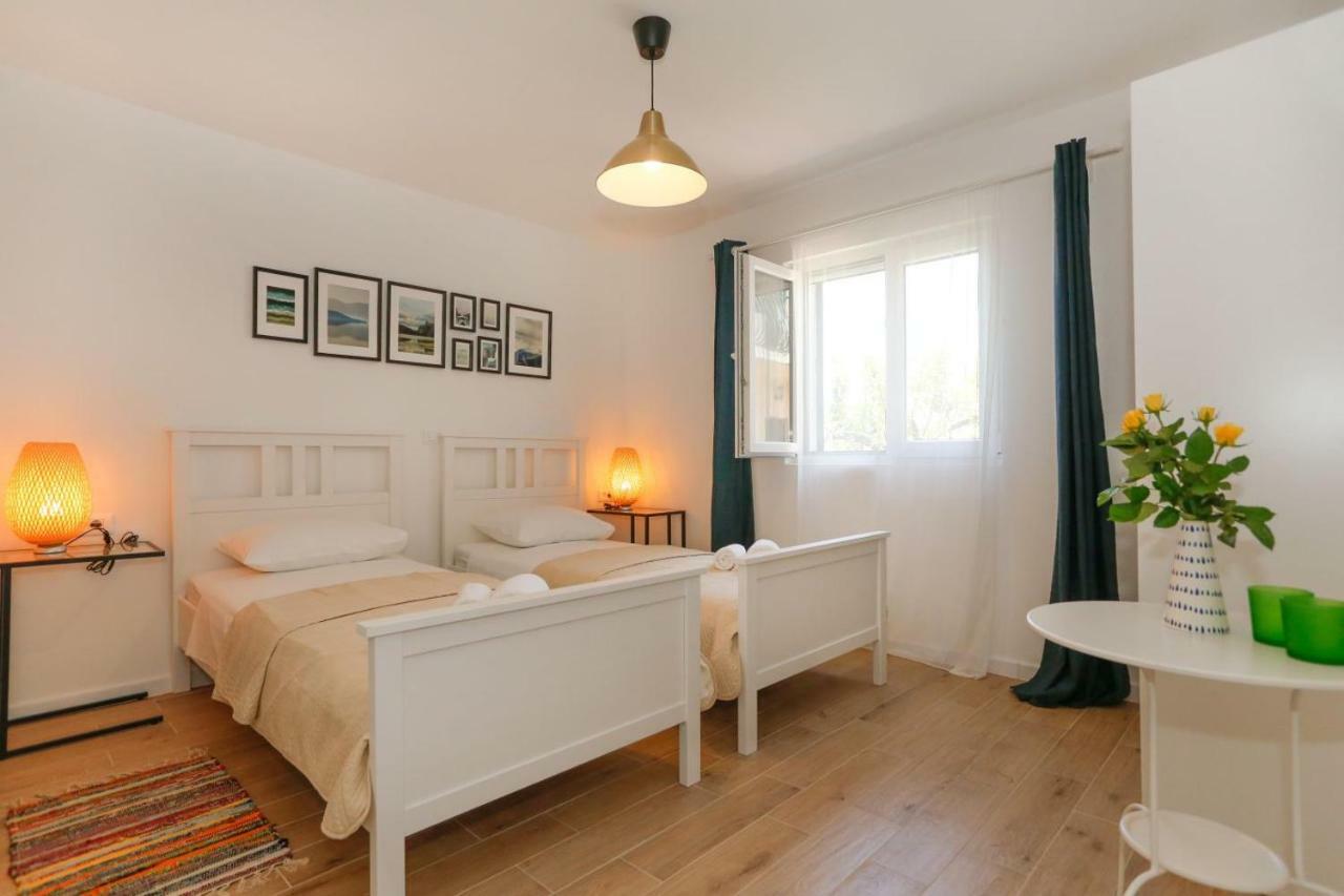 Apartments And Rooms Stone House Split Bagian luar foto