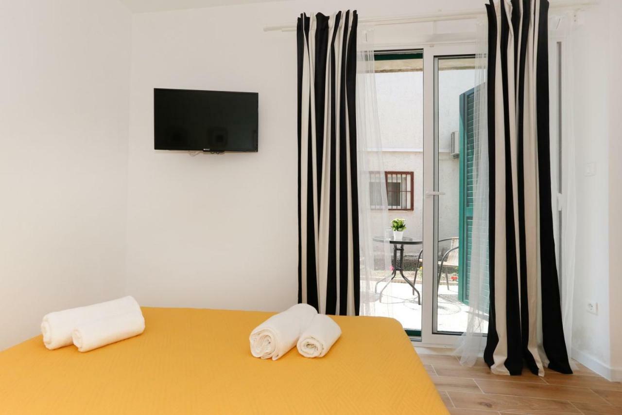 Apartments And Rooms Stone House Split Bagian luar foto