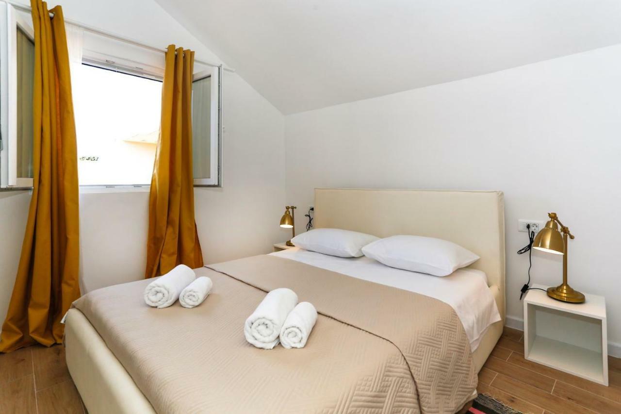 Apartments And Rooms Stone House Split Bagian luar foto
