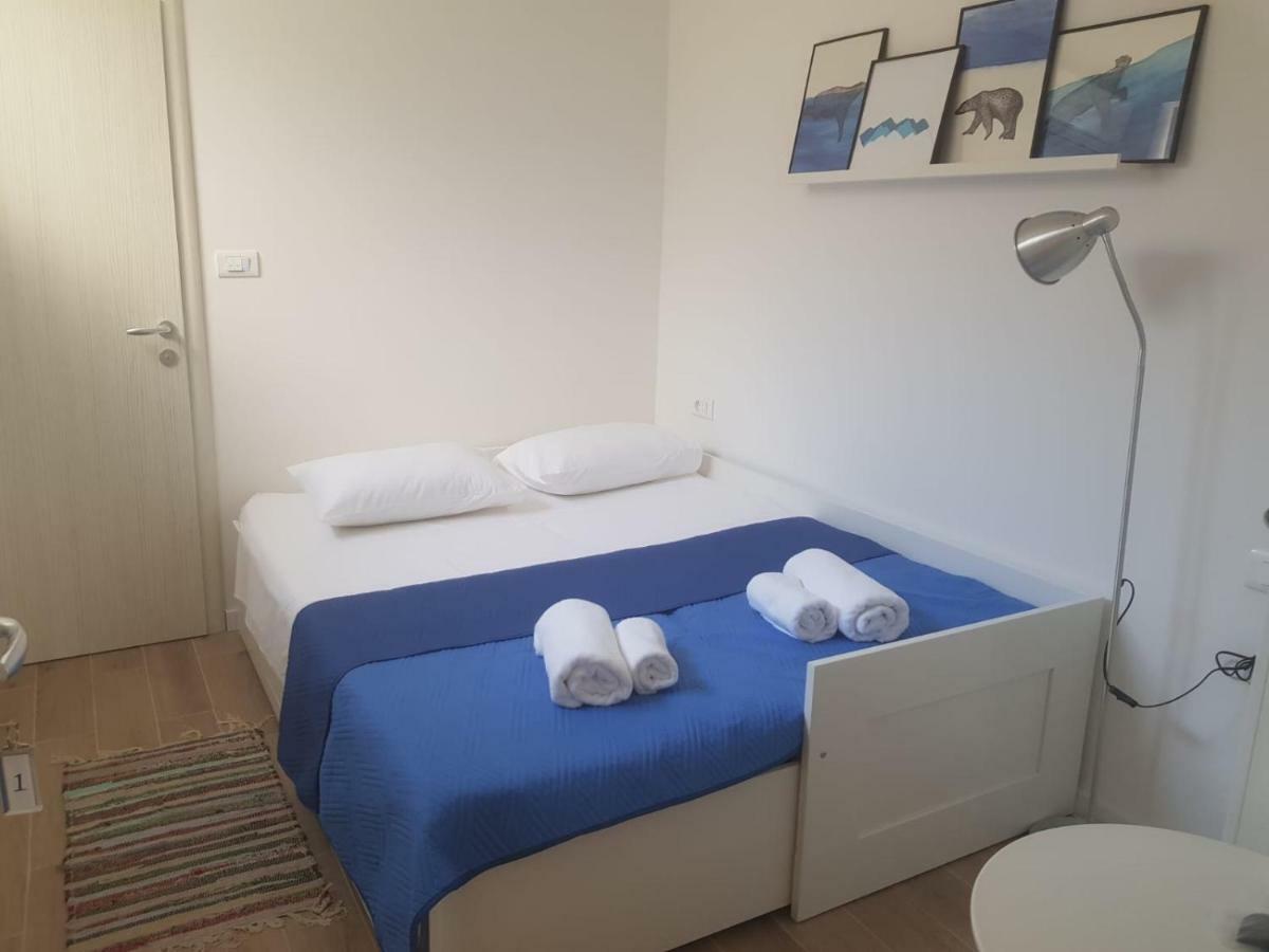 Apartments And Rooms Stone House Split Bagian luar foto